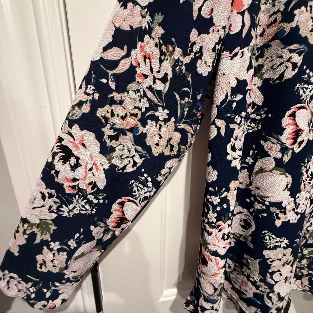 Roz & Ali Navy Floral Blouse - Picture 3 of 9